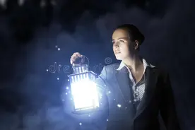 为什么眼睛余光在黑夜反而能看清一些集中视力看不清东西？图片