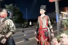 九一八当天，几名游客穿明朝服饰在苏州日本风情街拍视频遭劝离图片
