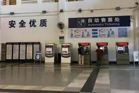 受台风“环高”影响 进出海南岛旅客列车停运图片