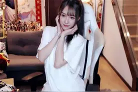 腐团儿线下颜值曝光，同镜小姐姐眼神亮了，网友：小雪吖才是神图片