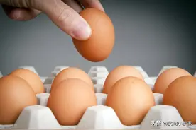 五个鸡蛋三人分，不许烂，要平均，怎么分？图片