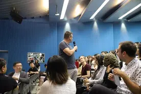 985新生入学，很多国际生都是“中国制造”，真是拼爹的时代图片
