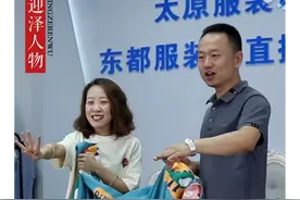 【特写1+1】一年卖出10万件服装 退伍老兵转战直播带货图片