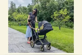 张梓琳带娃出游，5岁大女儿身高已到妈妈胸前，妹妹可爱皮肤白皙图片