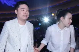 江苏小伙打台球身价过亿，美丽妻子做经纪，曾说读书无用图片