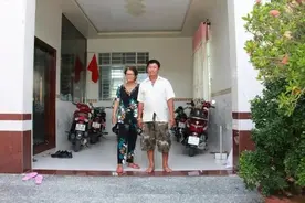 越南男子买彩票中大奖后盖三十间房成包租公，每天的工作就是收租图片