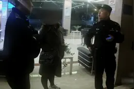工厂仓库存有名烟名酒，自家保安偷了3个月：我要自己享用图片