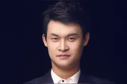 受打击！牌志虎深夜醉酒告白师妹。小沈龙回应热点话题：十亿pk！图片