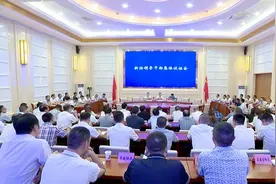 王飞虎在新任领导干部集体谈话会上强调：悟“三新”应“七问”回答好“渠县三问”图片