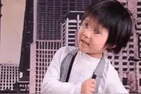 仅仅因为一碗水，漂亮女孩身体变形，妈妈哭诉自己亲手毒坏了女儿图片