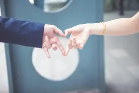 这才是女孩嫁对人的样子，快来看看你的他，有没有这几种表现图片