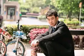 突围：最可悲的小人物，他们连站队选择的权利都没有，更何谈突围图片
