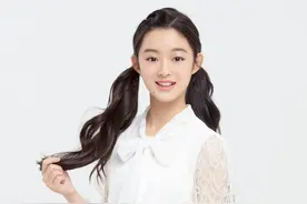 黄杨钿戏中是聪明伶俐小神童，戏外也是元气满分的可爱少女图片