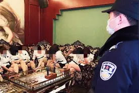 平顶山一KTV涉黄被查：抓捕时20多名女子正表演，13人观看图片