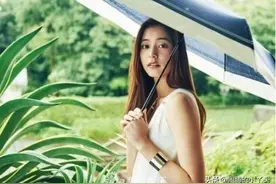 雨中的花折伞图片