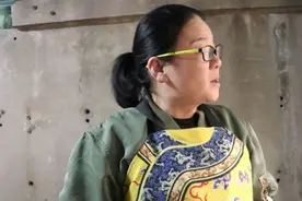 南京霸气老板娘，脾气臭规矩多一个汉堡12块钱，客人挨骂也要买图片