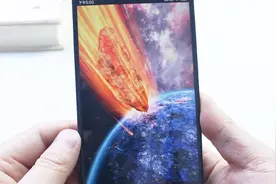 手机设置裸眼3D陨石壁纸，手机动陨石也会动，有趣极了