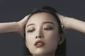 穿梭在CBD的女孩，都该学会这样戴钻石图片