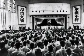 得知贺炳炎逝世，贺龙元帅瘫倒在地，曾言：宁失一师，不失贺炳炎图片