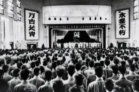 得知贺炳炎逝世，贺龙元帅瘫倒在地，曾言：宁失一师，不失贺炳炎图片