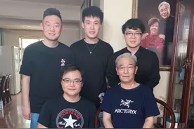 追星成功！德云社高峰老师带爱徒拜谒少马爷，低调谦卑显大家风范图片