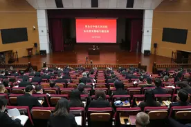 教育整顿：青岛中院党组书记、院长李方民为全院干警讲授队伍教育整顿专题党课图片