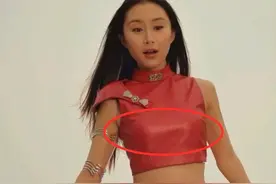魔幻手机：10年前的傻妞有多潮？现在流行的，都是她当年玩剩的图片