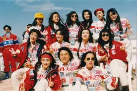 1995年，成龙花2亿拍了一部电影，却斩断了袁咏仪的巨星之路图片