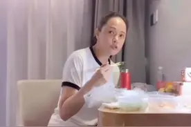 伊能静开始接受自己变老的事实，素颜面对镜头，真实一点不装图片