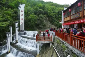 走进平利桃花溪景区，体验自然之幽绝奇险，感受山谷中的野趣盎然图片