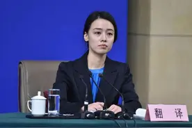外交部女神升职了，智慧与美貌并存的学霸，曾因一句翻译走红网络图片