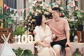 惠若琪晒全家福为女儿庆百天，怀抱女儿与老公甜蜜亲吻，好幸福图片