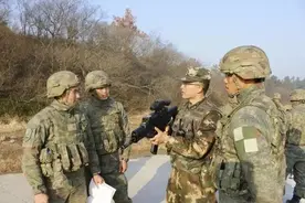 解放军星空迷彩批量换装，效果到底怎么样？央视画面对比一目了然图片
