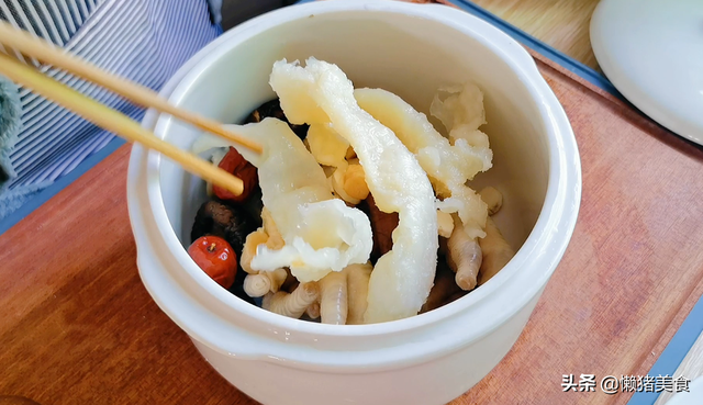 花胶香菇瑶柱汤的作用 2026年花胶香菇瑶柱汤的作用与禁忌