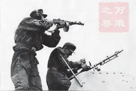 二战奇怪现象，苏联士兵喜欢德国冲锋枪，德国士兵喜欢苏联冲锋枪图片