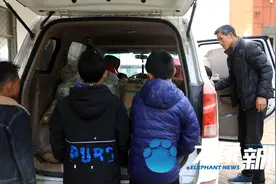 募集捐款超过30万！80后白发校长回应“我想给孩子们建个食堂”图片