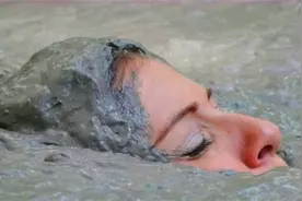流沙吞人真实存在吗？假如你不小心陷入流沙，该如何自救？图片