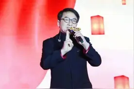 成龙商演引争议！邀请他的陈星23年前就已成名图片