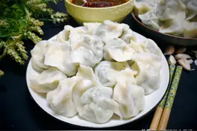 秋天，这菜包饺子，比萝卜菠菜营养，5毛钱一斤，再不吃就过季了图片