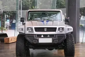 看看这款“装甲车”，自重超2.3吨，钢铁野兽，喜欢越野的别错过图片