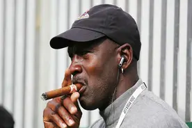 NBA球场外离谱的受伤！球星因为贪睡，一觉醒来只能被迫退役图片