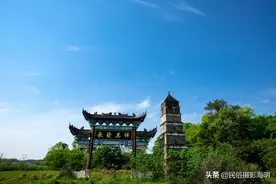 一座隐居在深山里的古村落，这里山清水秀是远离都市喧闹的好去处图片