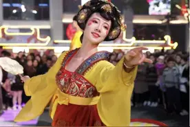 陕西不倒翁小姐姐被骂上热搜：你嘲笑别人认真生活的样子好差劲图片