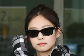 爱豆最in私服穿搭：今天是又臭屁又奶乎乎的“酷盖”Jennie图片