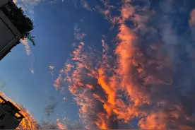 今天傍晚魔都上空火红的云彩，你拍到了吗？图片