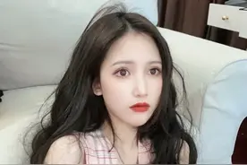 吃鸡女主播摄像头掉落，拍下的一幕令人气愤，代打行为曝光图片