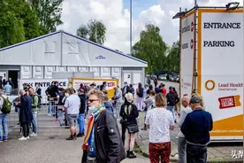 荷兰初步解封第一天，剧场和餐馆已“爆棚”，赌场还有空位图片