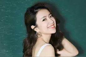 美女演员李春媛穿上裙装看起来真的好美，古装看起来像个公主图片