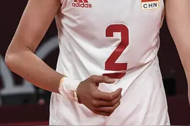 朱婷手部特写曝光:又青又黑看着都疼,强忍伤痛只为率女排奥运争冠图片