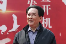 重大革命历史题材剧《香山叶正红》开机，唐国强再次饰演毛主席图片